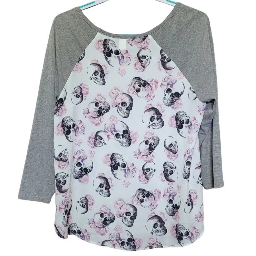 Torrid reglan skull with 3/4 sleeve